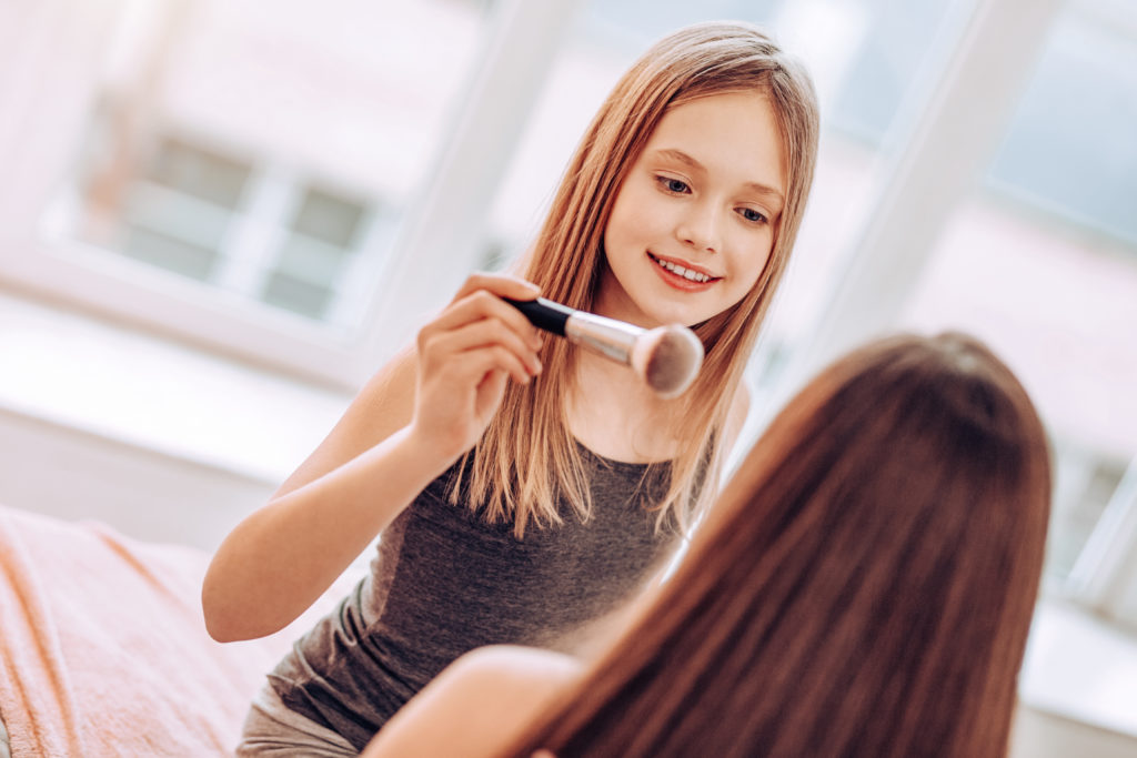 Teen-Makeup with friends