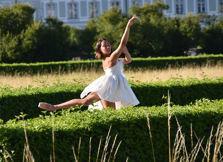 picture of ballerina in a garden with a beautiful white tutu