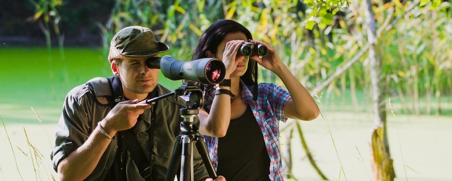 couple using spotter scope
