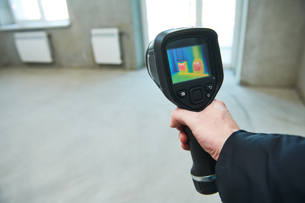 Thermal imaging camera detecting the heat in the apartment