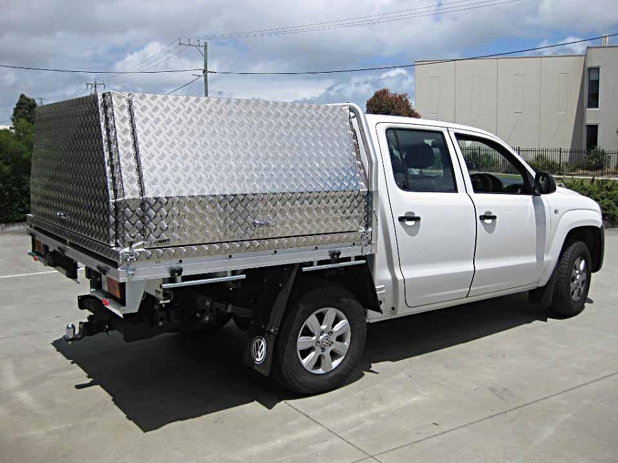 picture of a lift off ute tray canopy