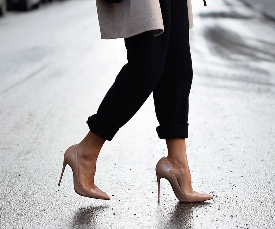Pointed-toe heels
