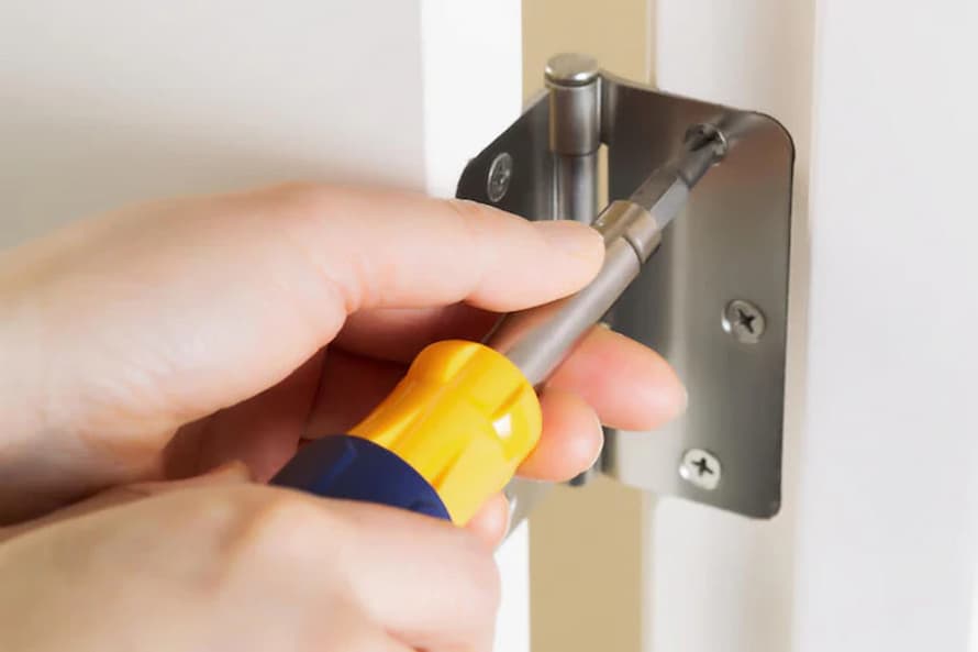 handy-tips-easily-install-door-hinges